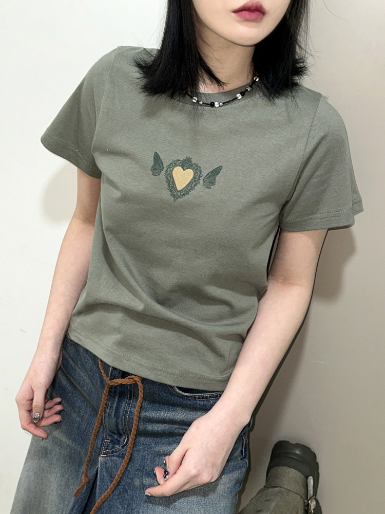 앤틱 하트 윙즈 포인트 세미 크롭 티셔츠(3color) - 키미스