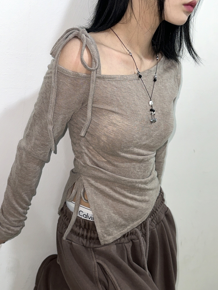 세미 시스루 언발 보트넥 원숄더 리본 셔링 티셔츠(3color) - 키미스
